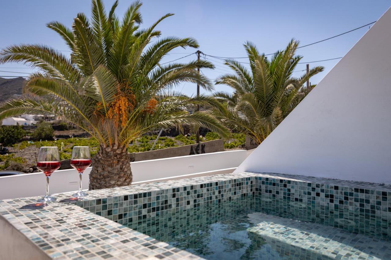 Theophrasti Suites Foinikiá Dış mekan fotoğraf