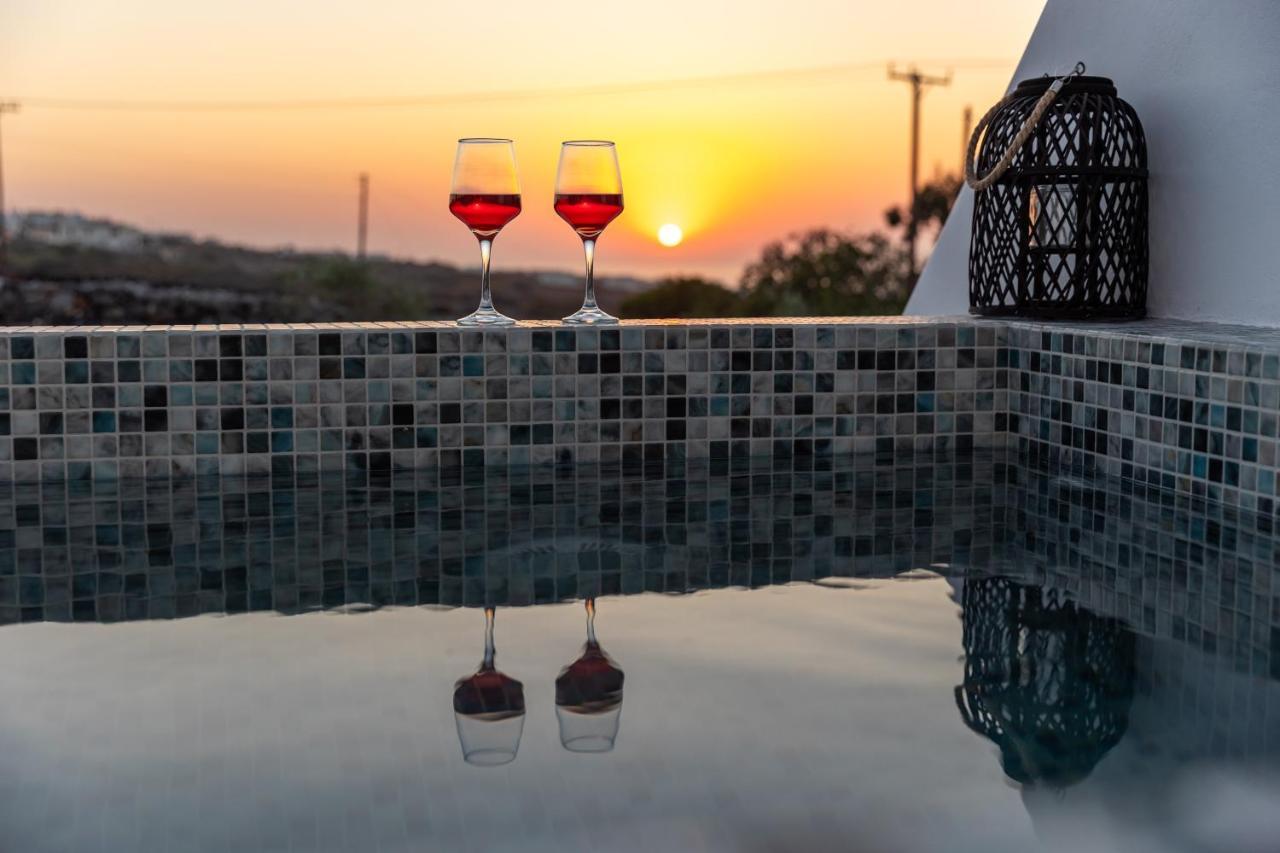 Theophrasti Suites Foinikiá Dış mekan fotoğraf
