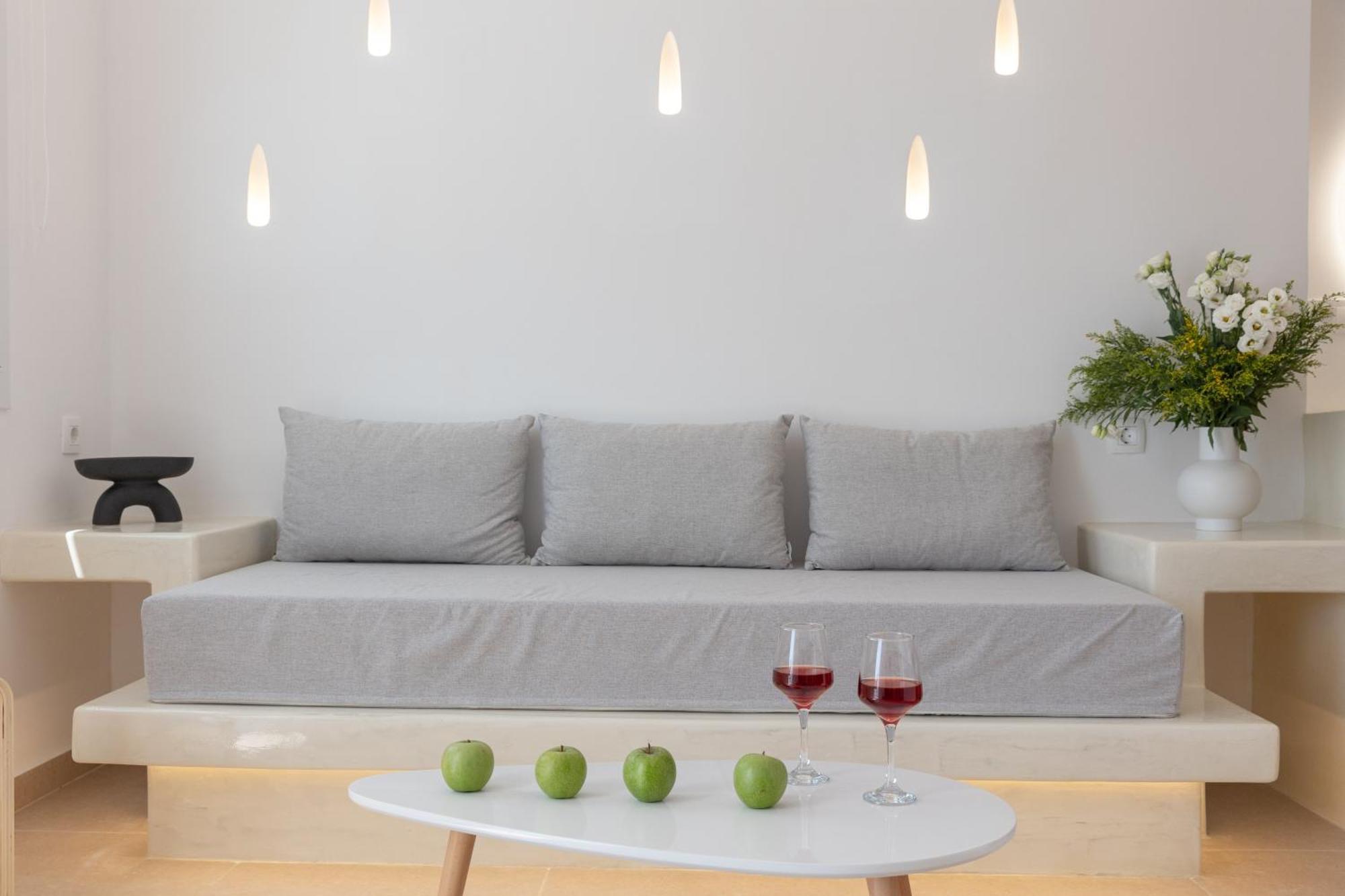 Theophrasti Suites Foinikiá Dış mekan fotoğraf