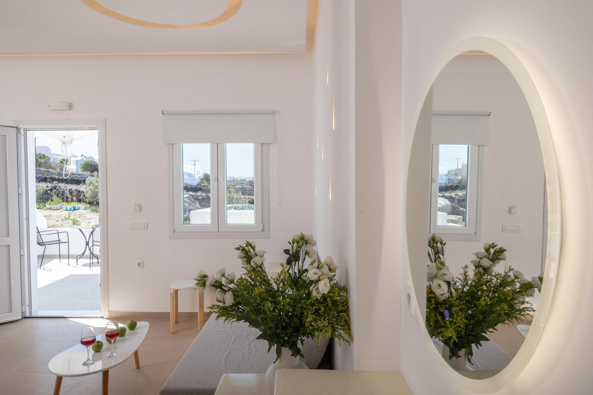 Theophrasti Suites Foinikiá Dış mekan fotoğraf