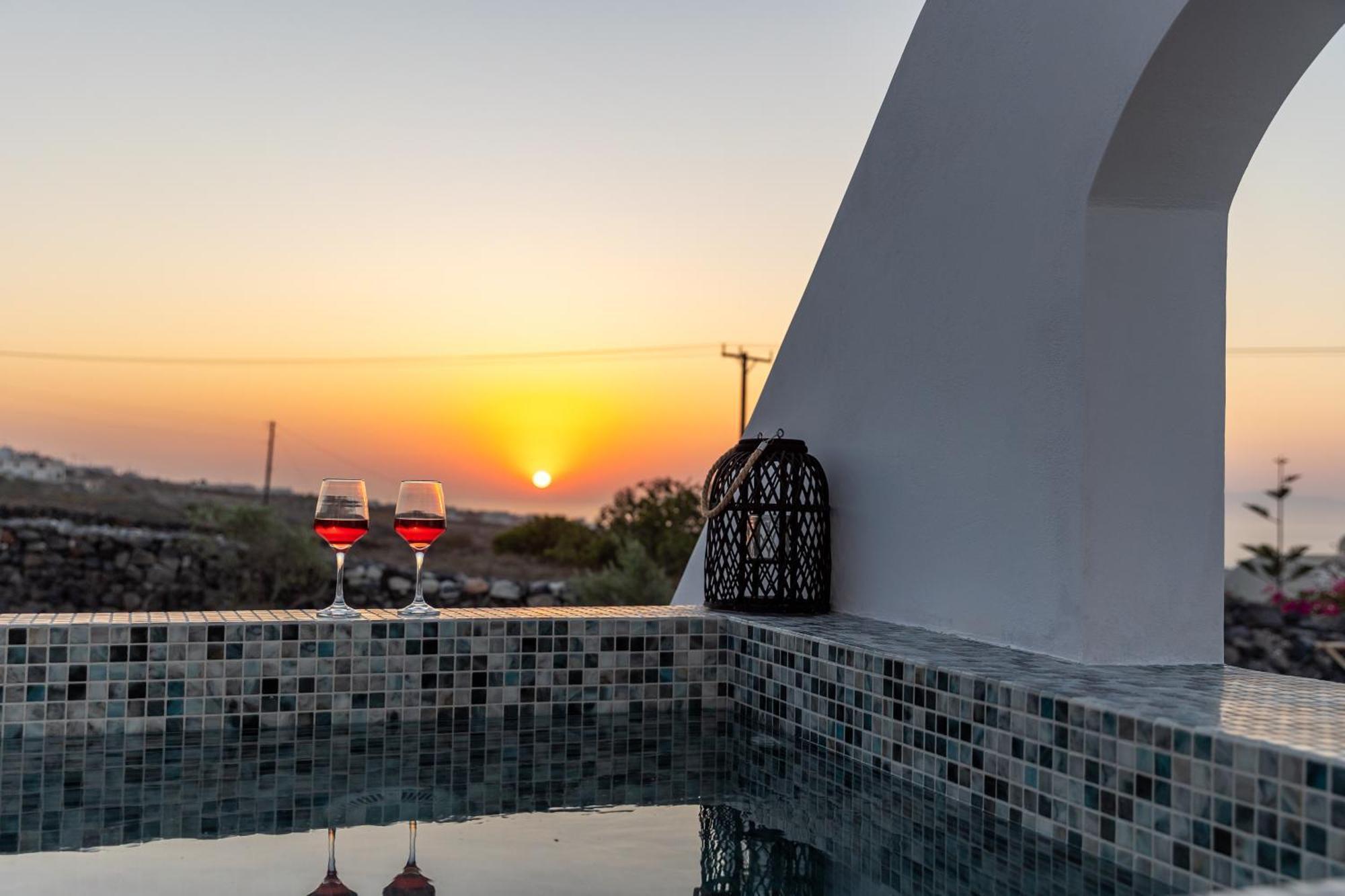 Theophrasti Suites Foinikiá Dış mekan fotoğraf