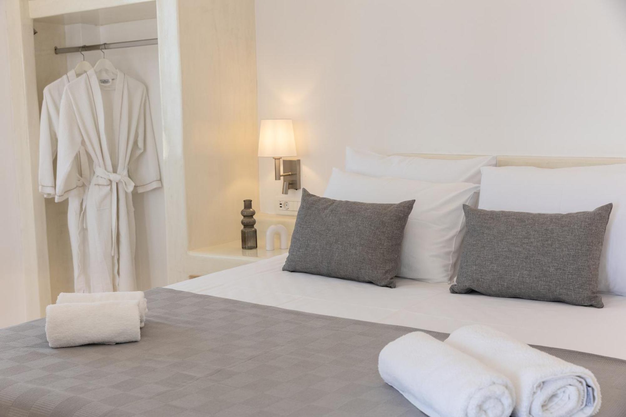 Theophrasti Suites Foinikiá Dış mekan fotoğraf