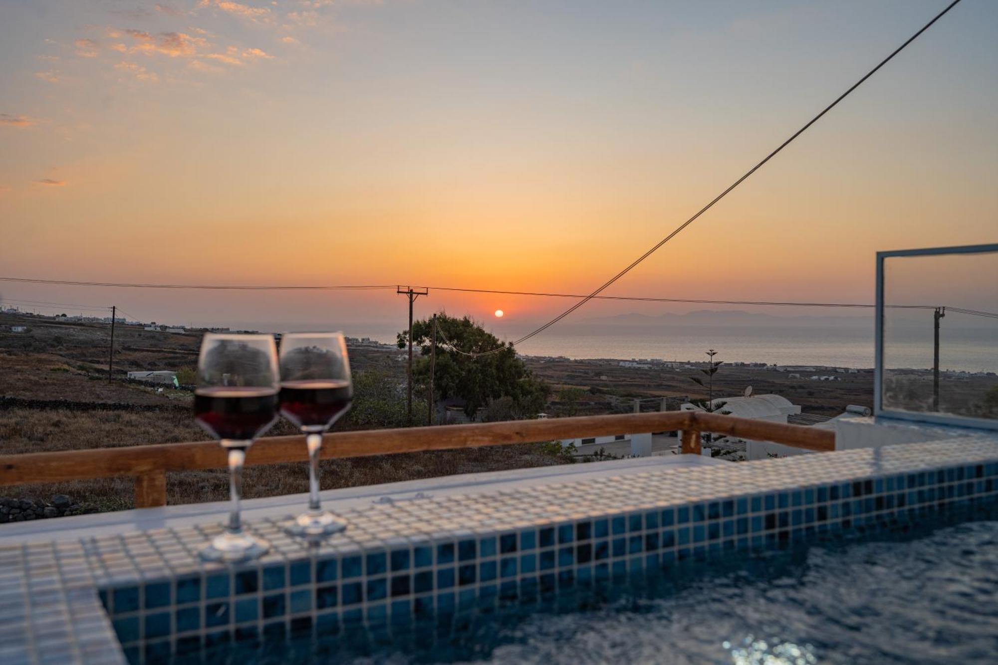 Theophrasti Suites Foinikiá Dış mekan fotoğraf
