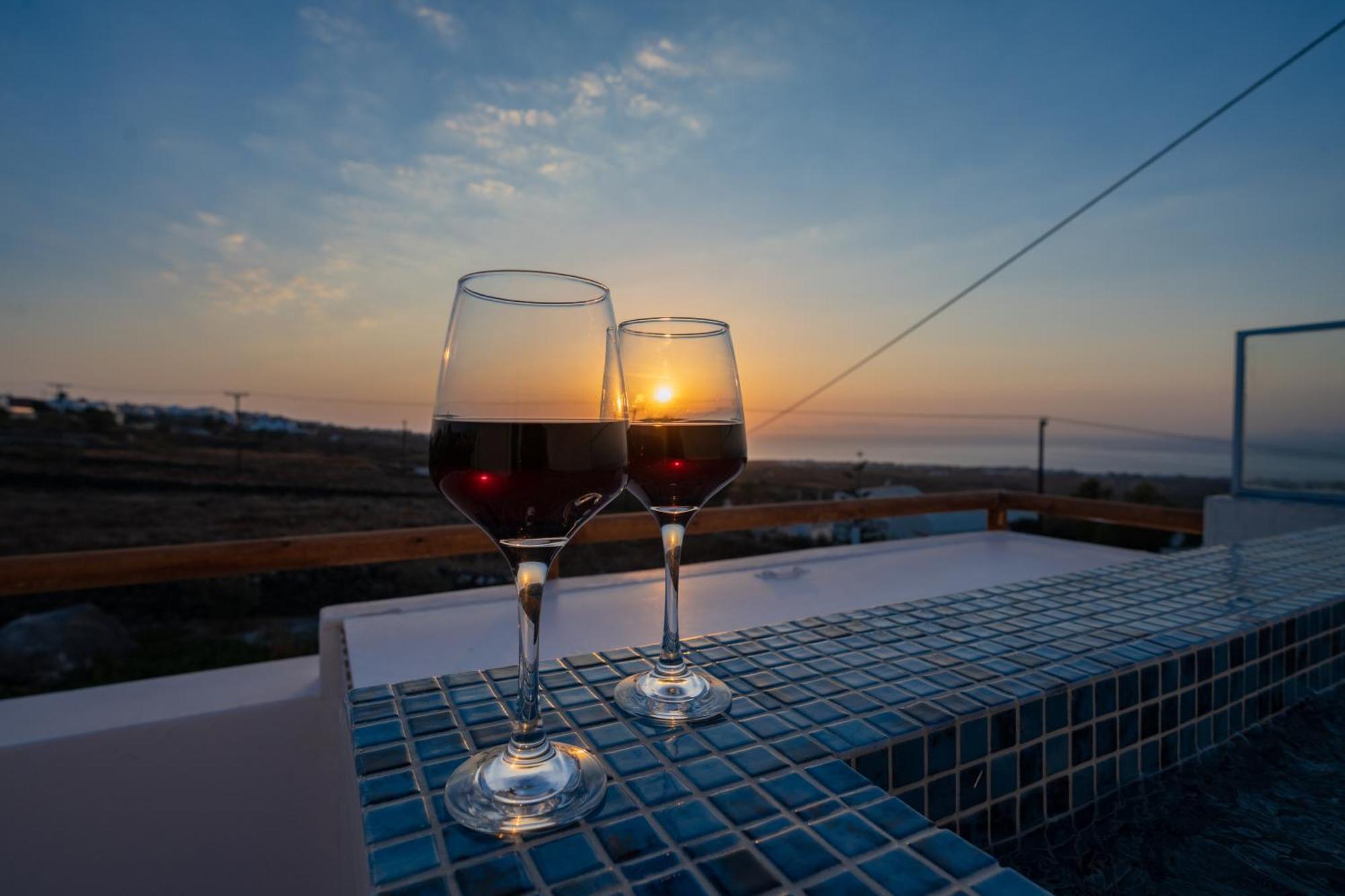 Theophrasti Suites Foinikiá Dış mekan fotoğraf