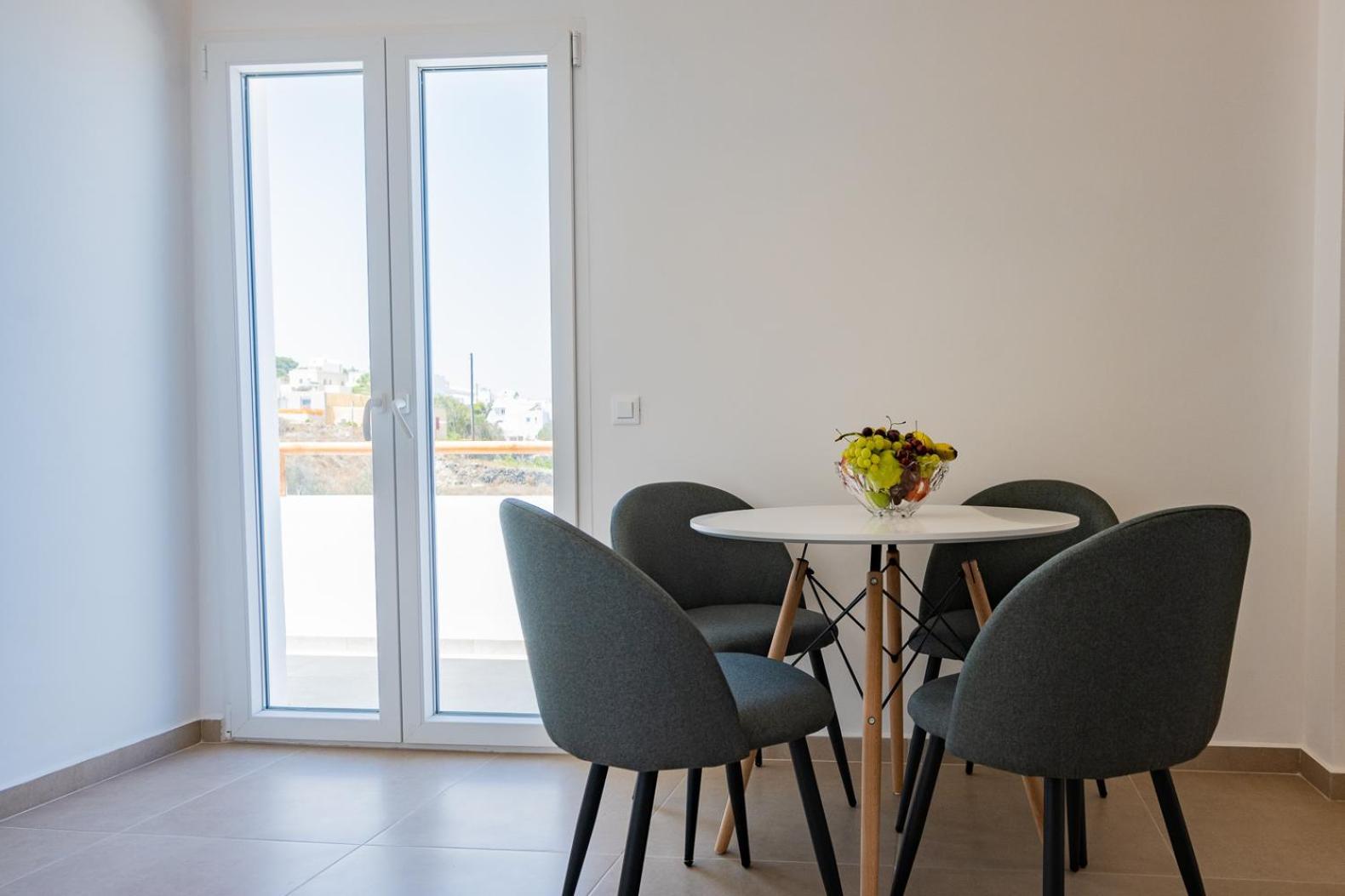 Theophrasti Suites Foinikiá Dış mekan fotoğraf